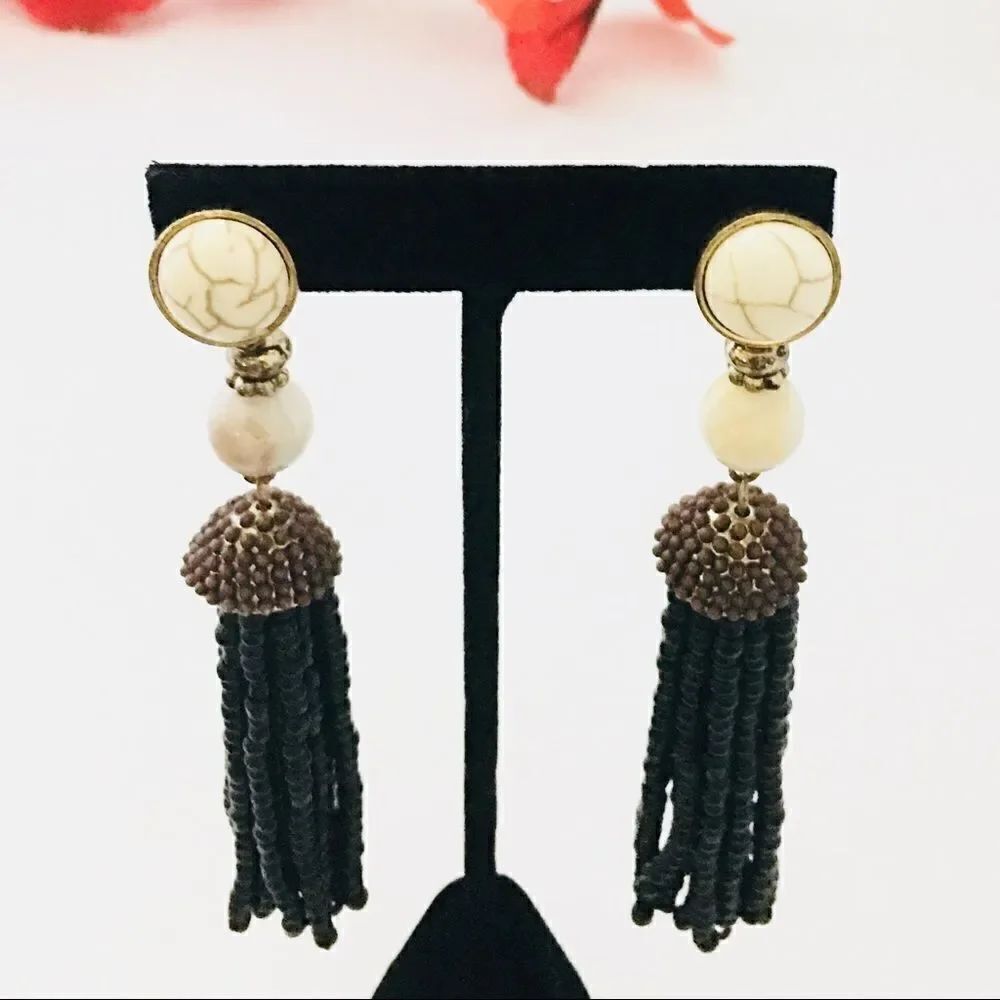 Vintage Beaded Tassel dangle Pierced Earrings Black 1055